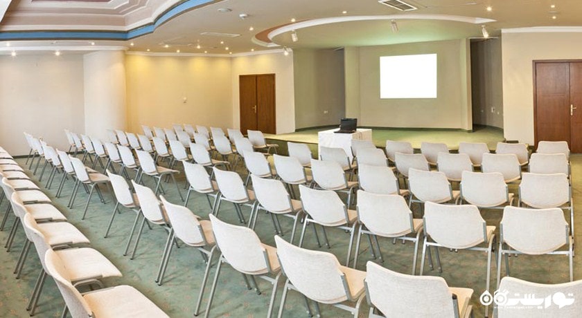 نمای سالن همایش و جلسات هتل